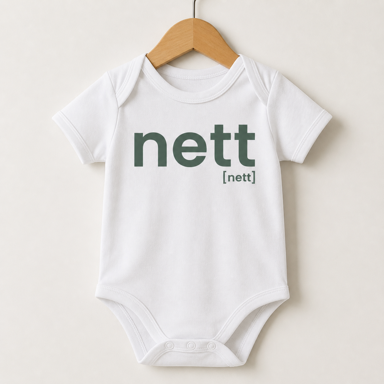 nett. – Bio Baby Body mit Mini-Statement White Joispulse Store Kids & Babys