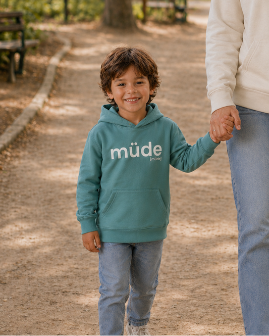 müde. – Bio Kinder Hoodie mit ehrlichem Statement Joispulse Store Kids & Babys