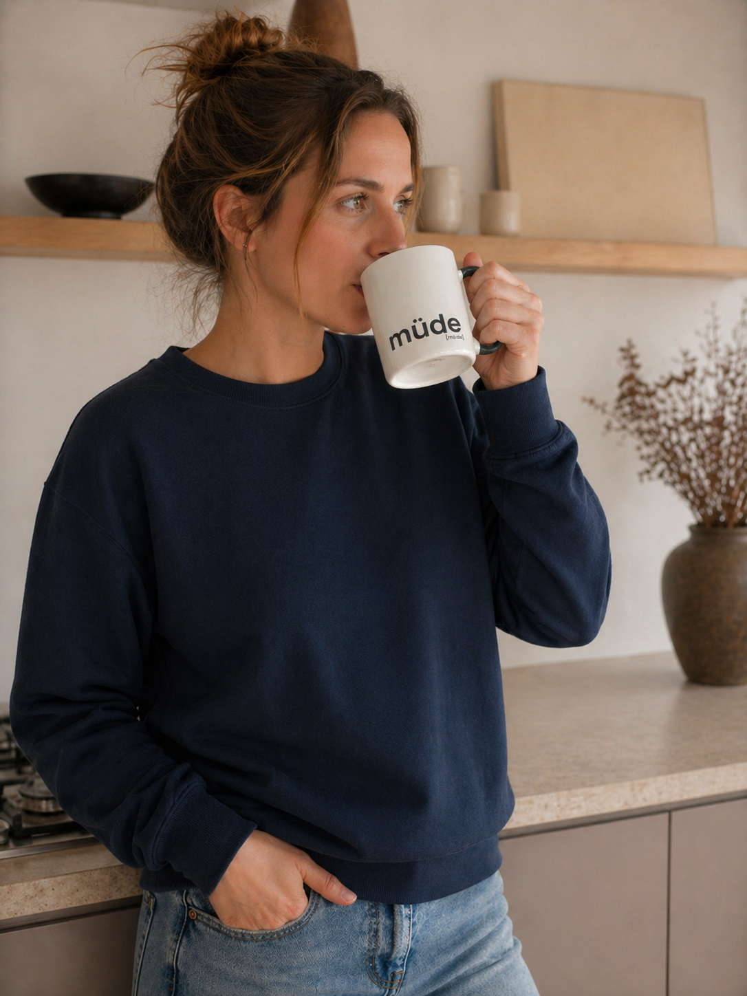 müde. – Zweifarbige Statement-Tasse für ehrliche Morgen Joispulse Store Trinkgefäße