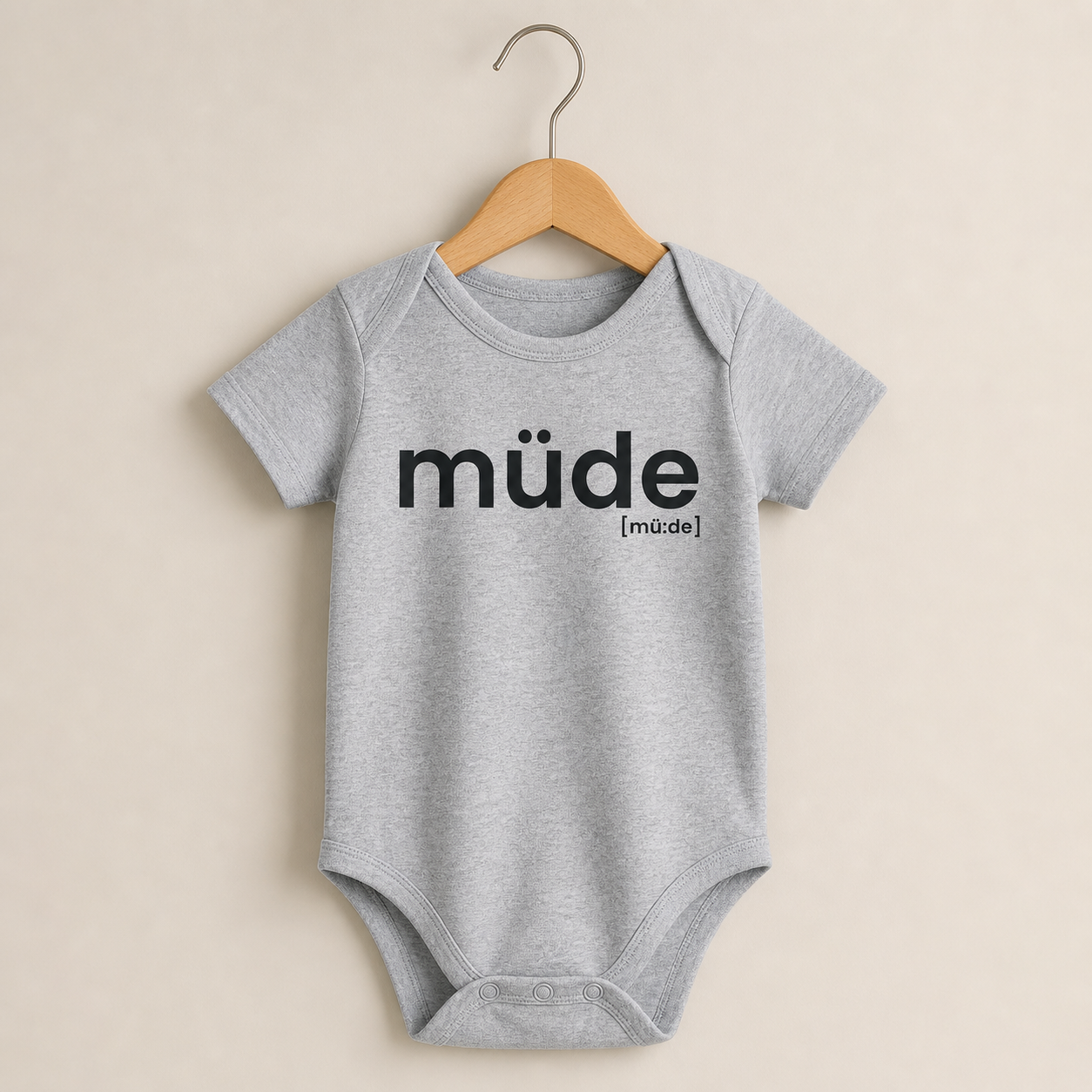 müde. – Bio Baby Body mit Mini-Statement Heather Grey Joispulse Store Kids & Babys