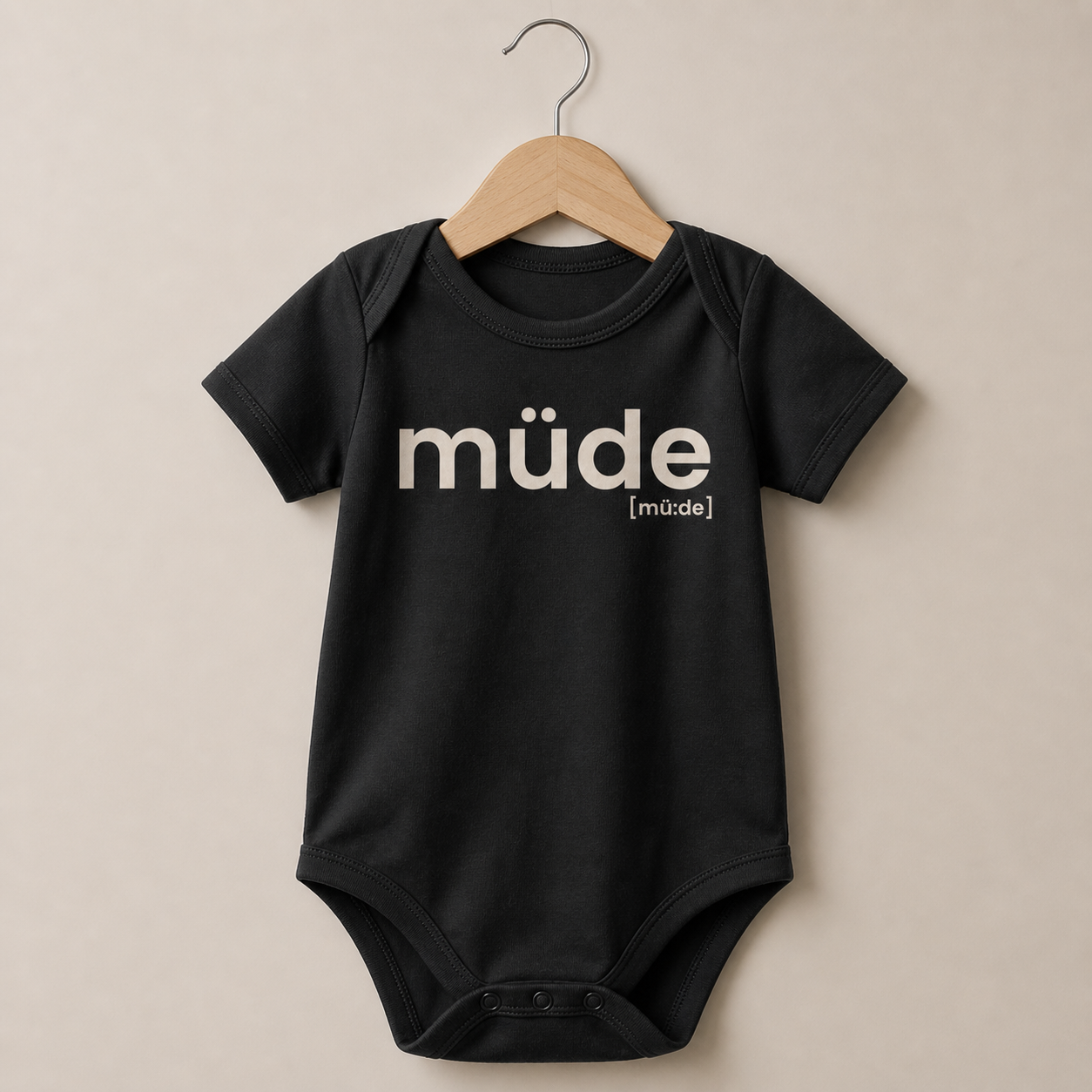 müde. – Bio Baby Body mit Mini-Statement Black Joispulse Store Kids & Babys