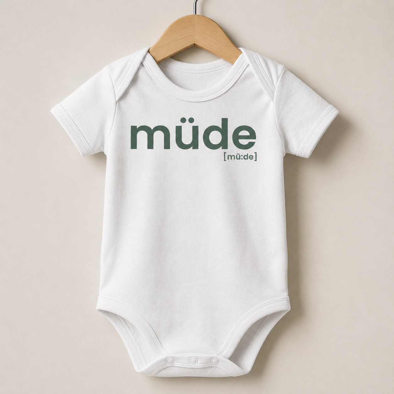 müde. – Bio Baby Body mit Mini-Statement White Joispulse Store Kids & Babys