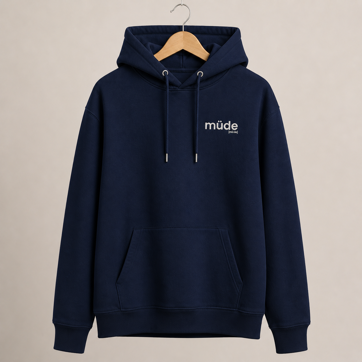müde. – Bio Hoodie mit ehrlichem Statement French Navy Joispulse Store Hoodies