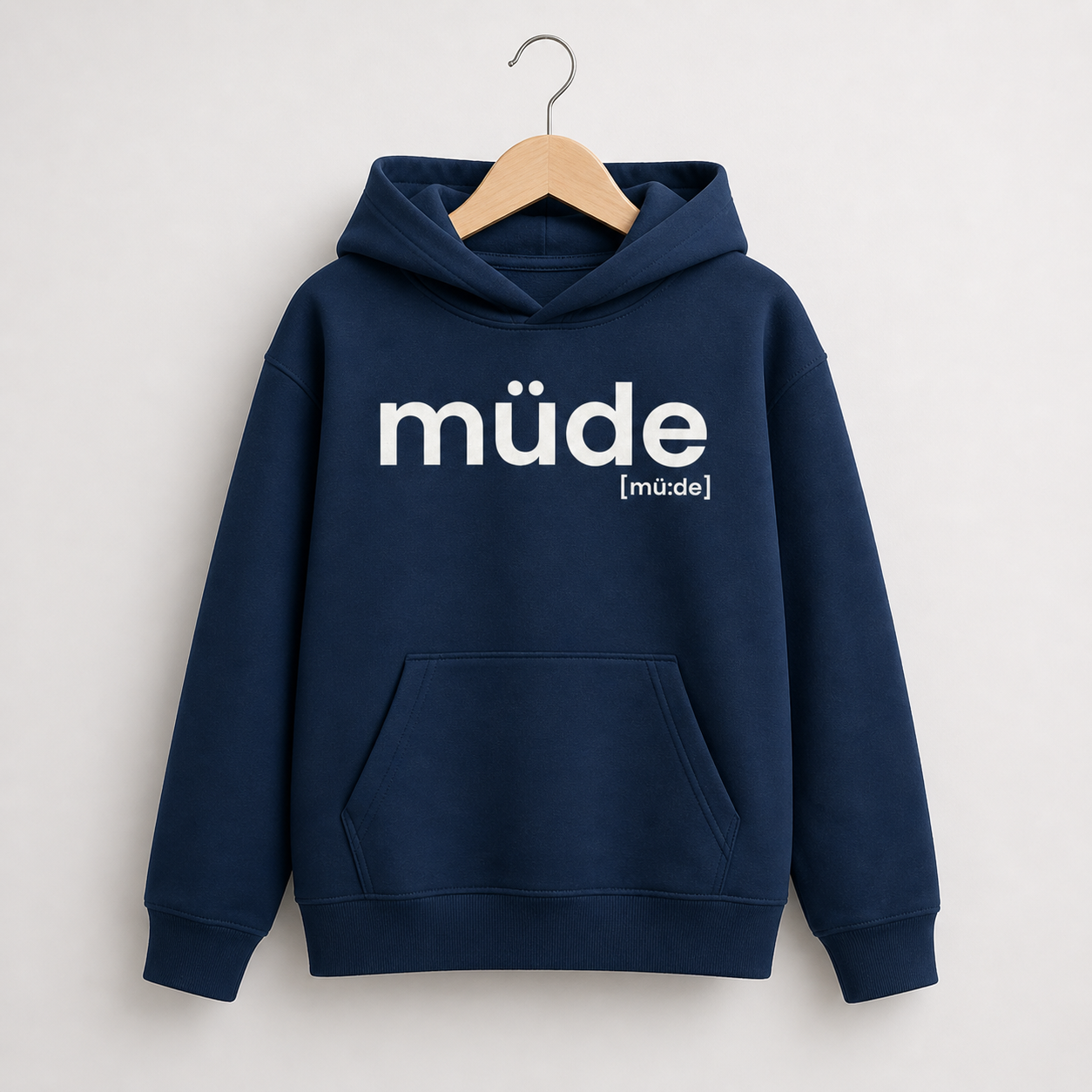 müde. – Bio Kinder Hoodie mit ehrlichem Statement French Navy Joispulse Store Kids & Babys