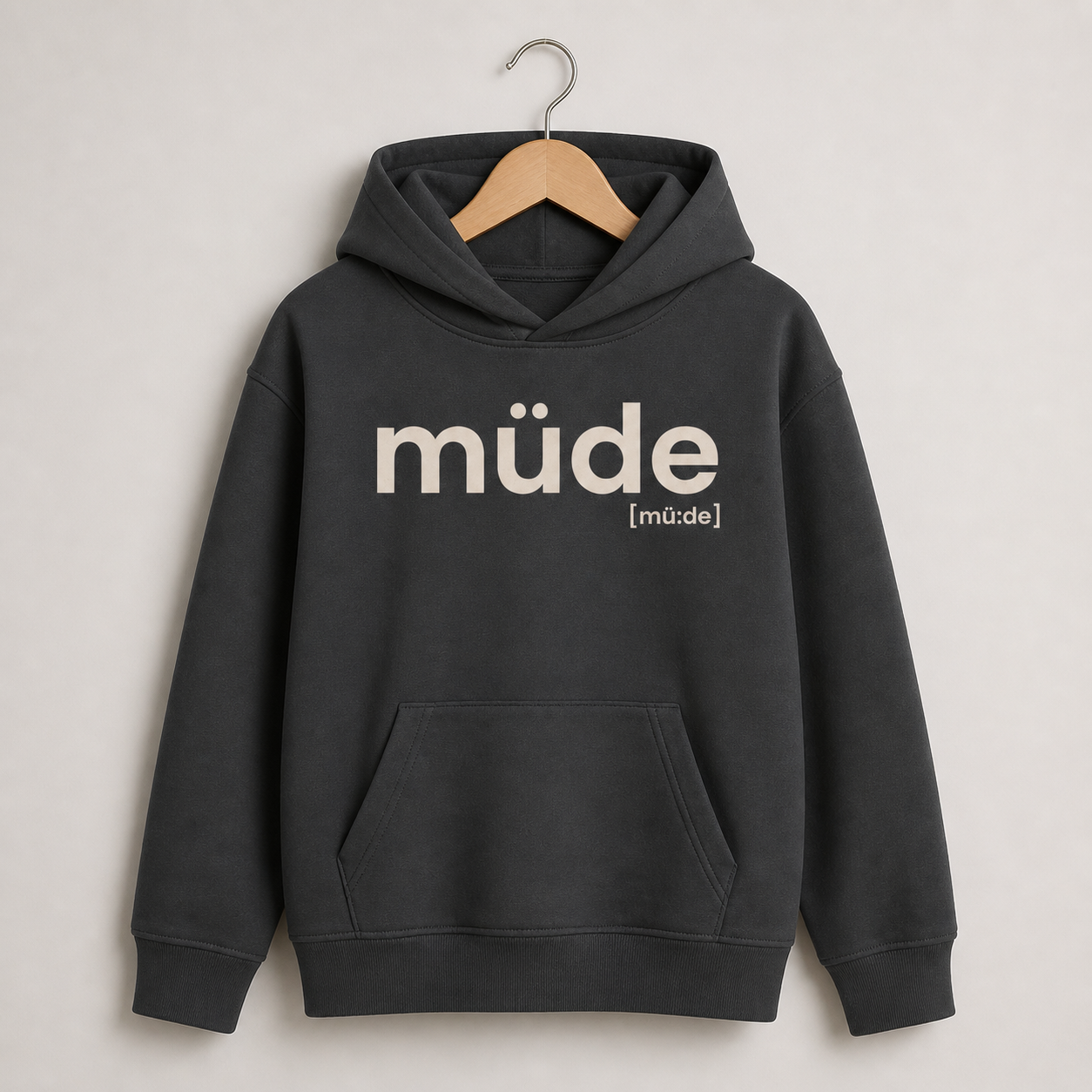 müde. – Bio Kinder Hoodie mit ehrlichem Statement Black Joispulse Store Kids & Babys