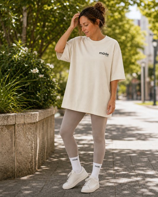 müde. – Bio Oversized T-Shirt mit ehrlichem Statement Joispulse Store Unisex-Shirts