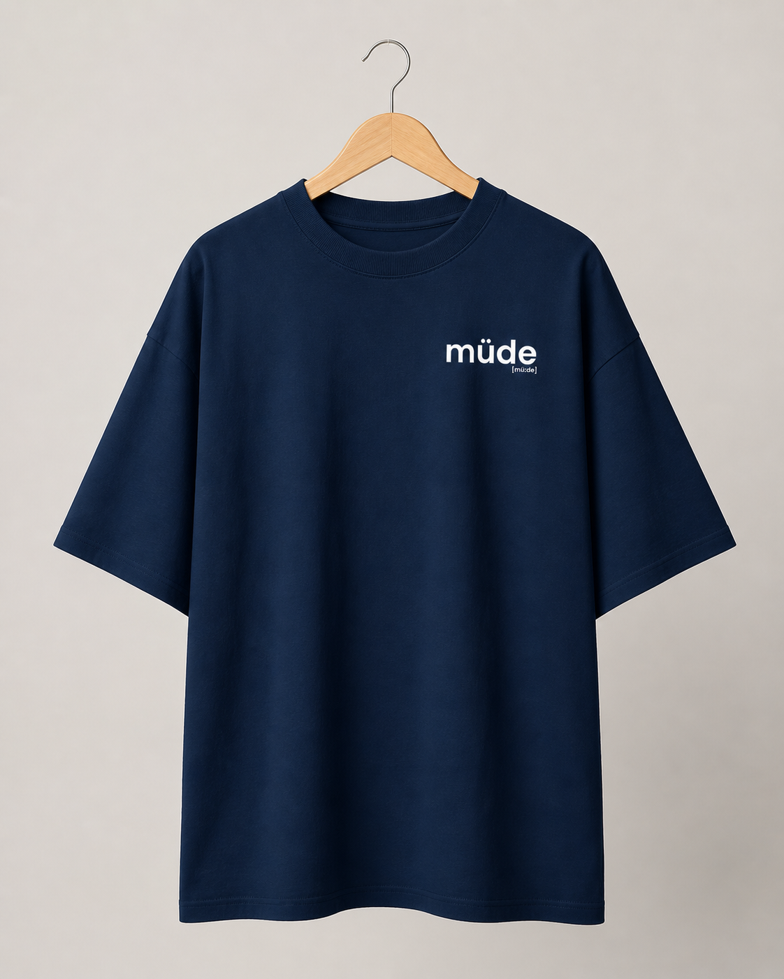 müde. – Bio Oversized T-Shirt mit ehrlichem Statement French Navy Joispulse Store Unisex-Shirts