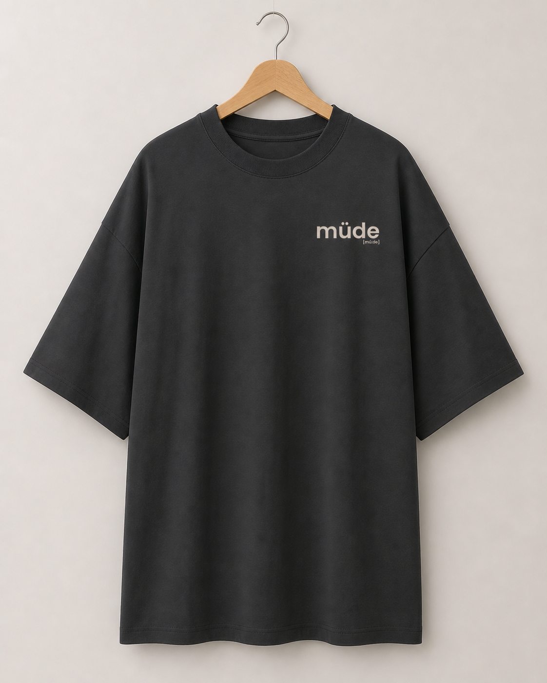 müde. – Bio Oversized T-Shirt mit ehrlichem Statement Black Joispulse Store Unisex-Shirts