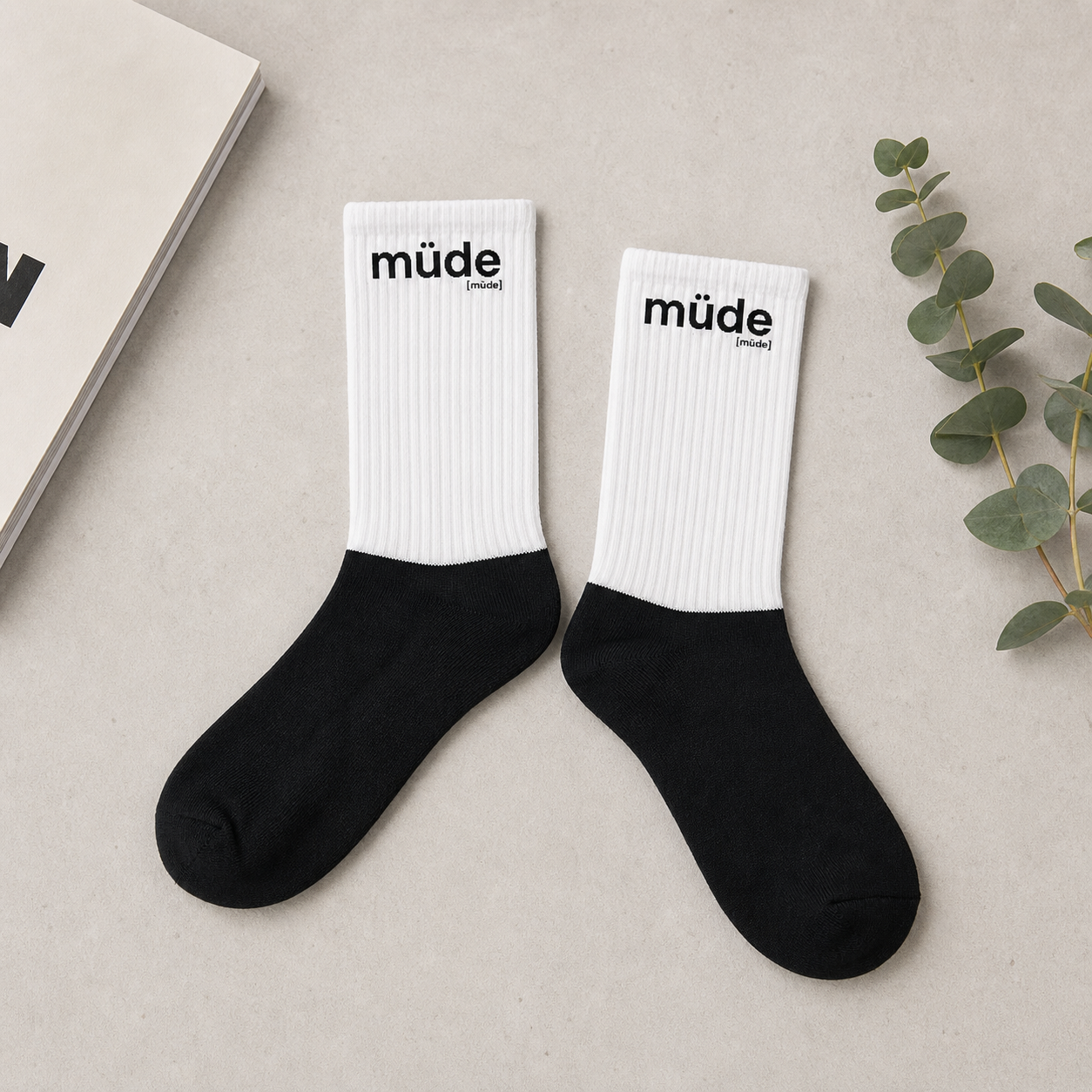 müde. – Statement Socken mit Print XL Joispulse Store Socken