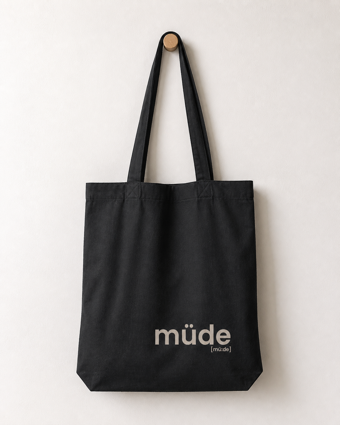 müde. – Bio Stoffbeutel mit ehrlichem Statement Black ca. 38x42 Joispulse Store Taschen