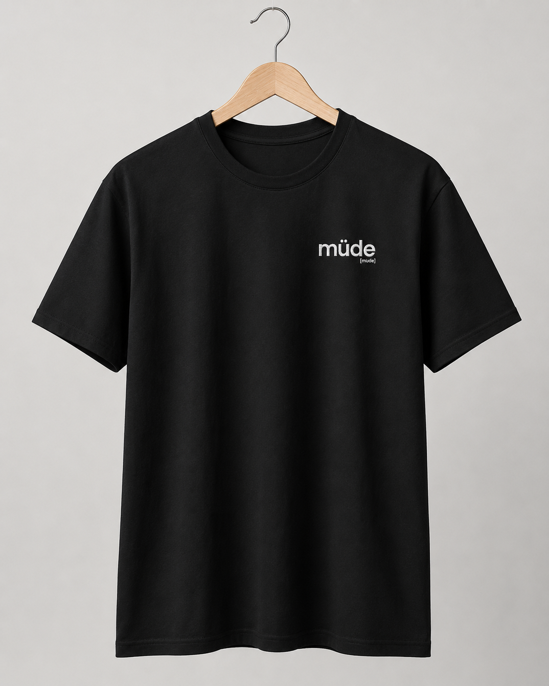 müde. – Bio T-Shirt mit ehrlichem Statement Black Joispulse Store Unisex-Shirts