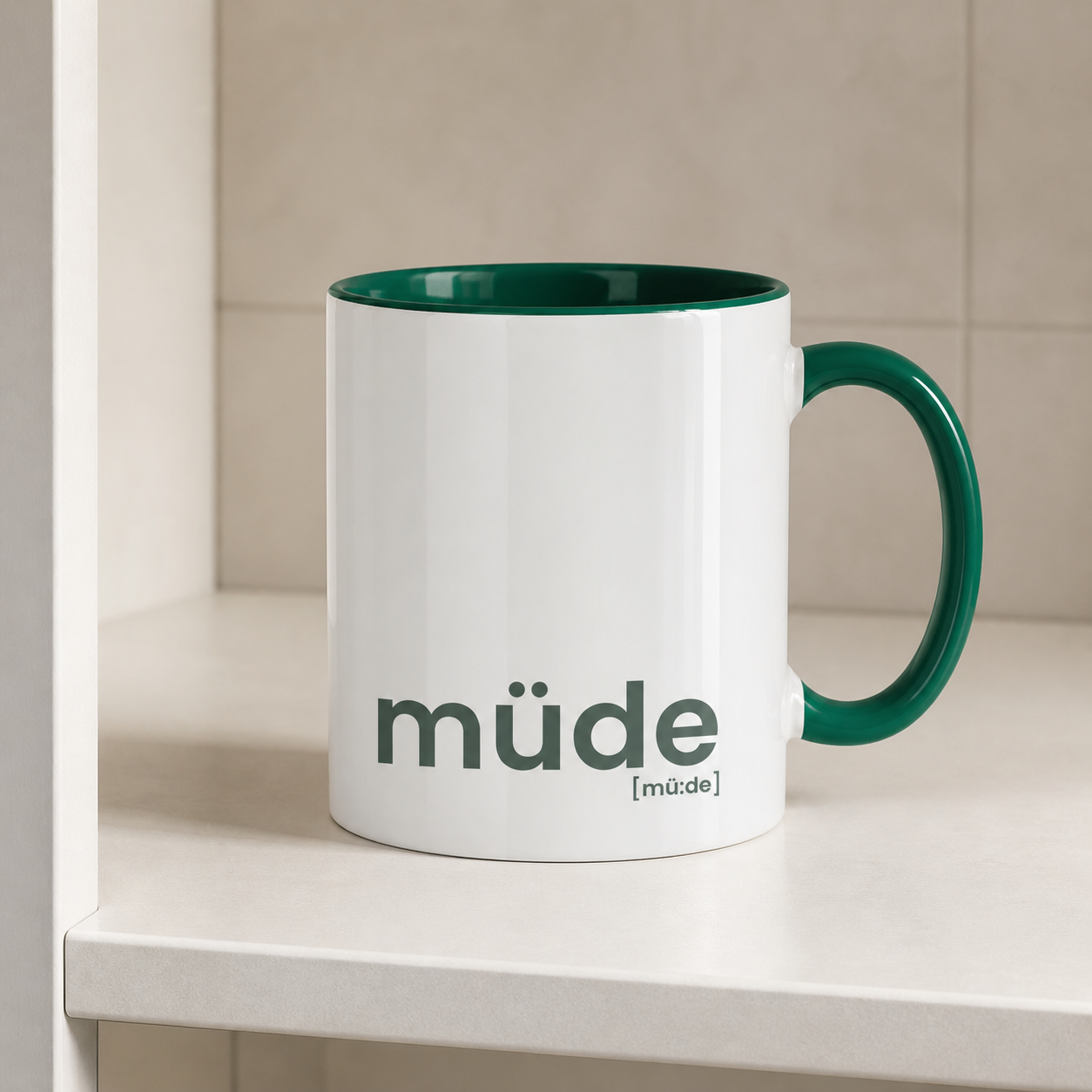 müde. – Zweifarbige Statement-Tasse für ehrliche Morgen Dunkelgrün 330ml Joispulse Store Trinkgefäße