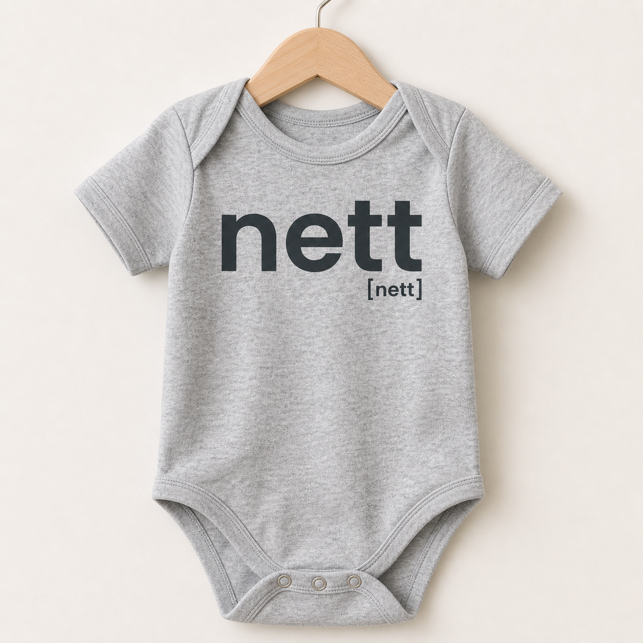 nett. – Bio Baby Body mit Mini-Statement Heather Grey Joispulse Store Kids & Babys